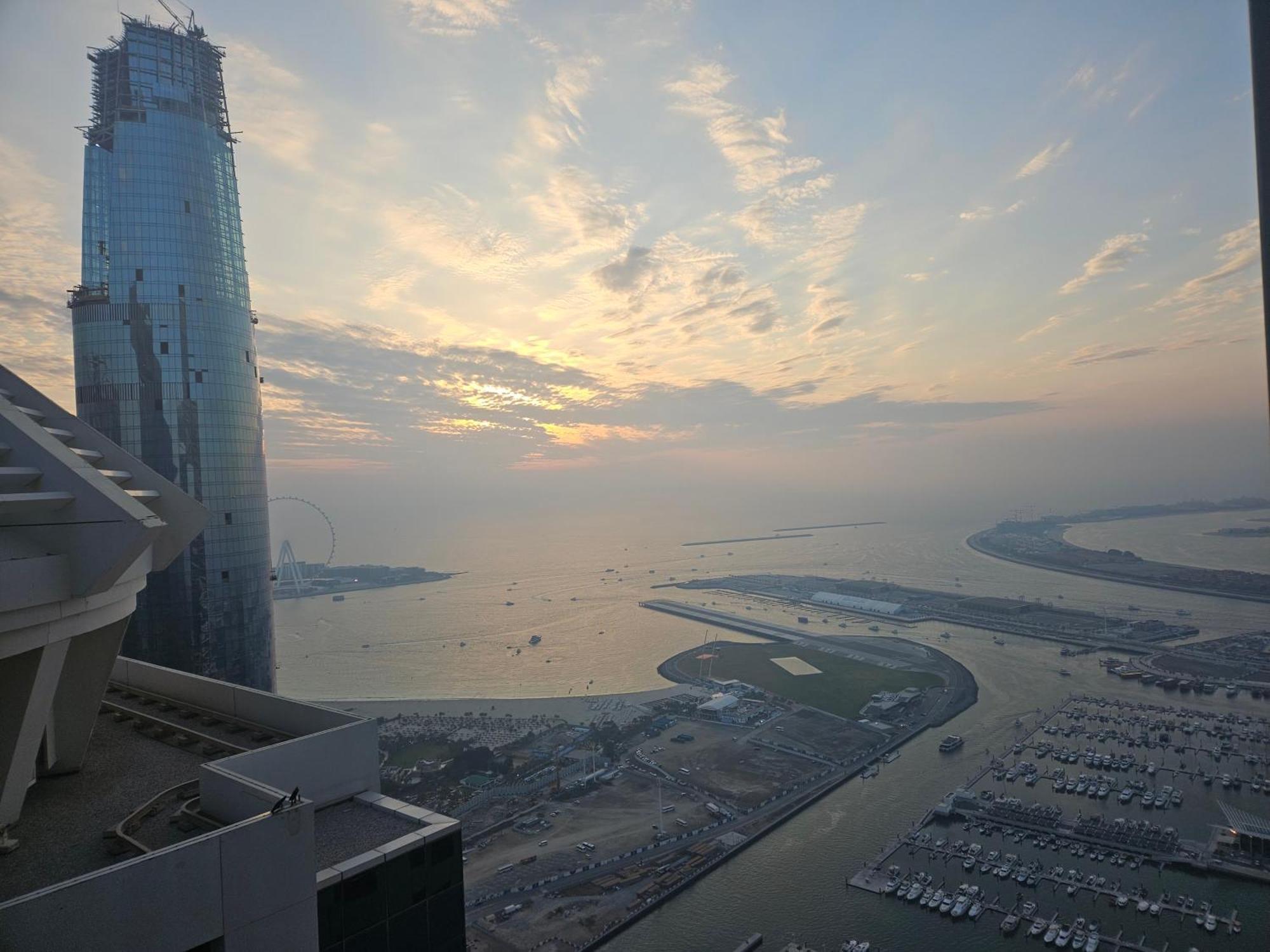 Super Host At Highest Residential Tower In The World, Private Rooms In A Shared Apartment Dubai Exterior foto
