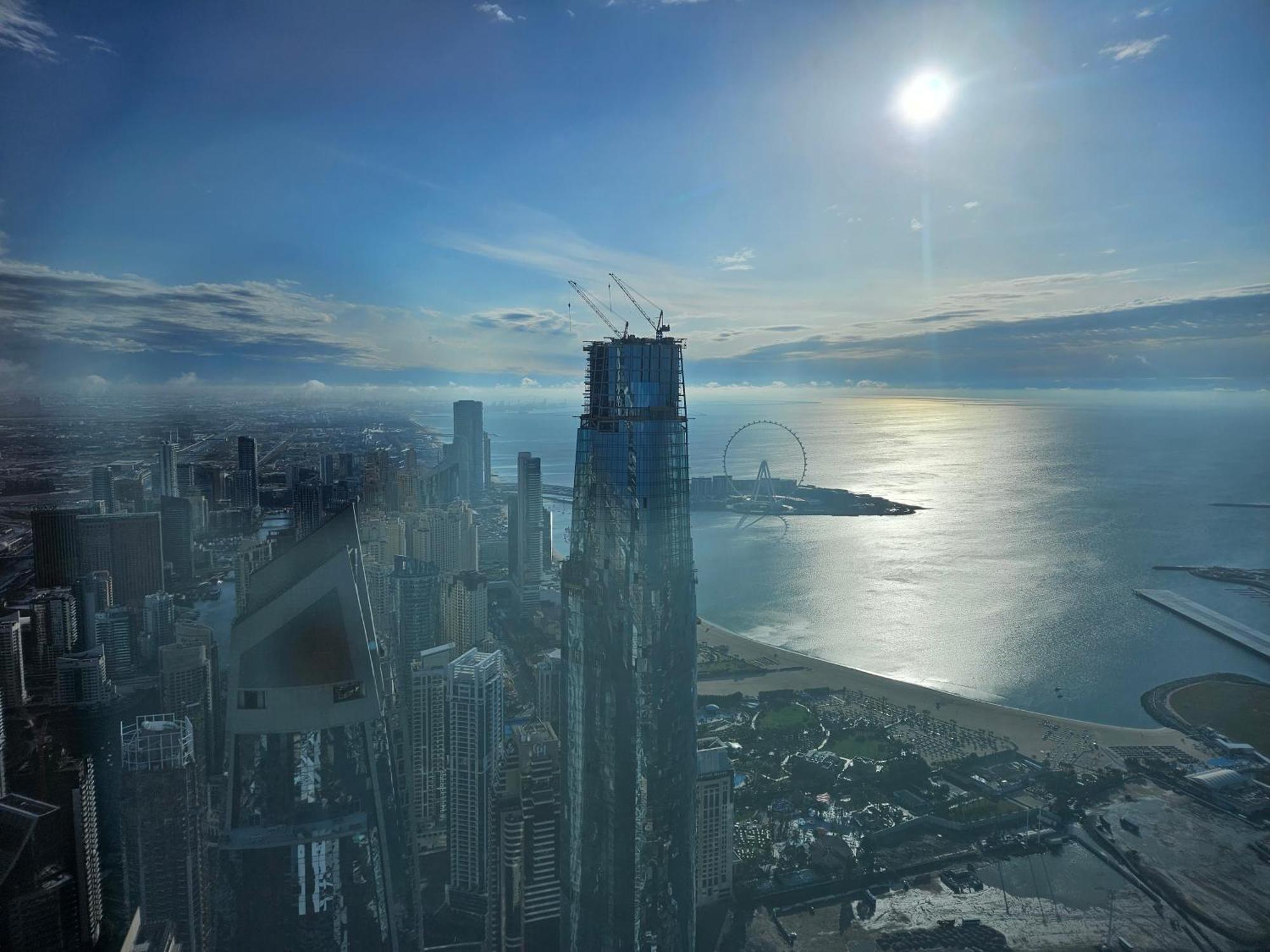 Super Host At Highest Residential Tower In The World, Private Rooms In A Shared Apartment Dubai Exterior foto